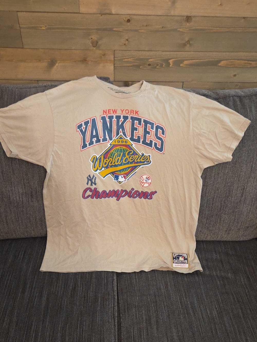 Men's NY YANKEES graphic Tee
